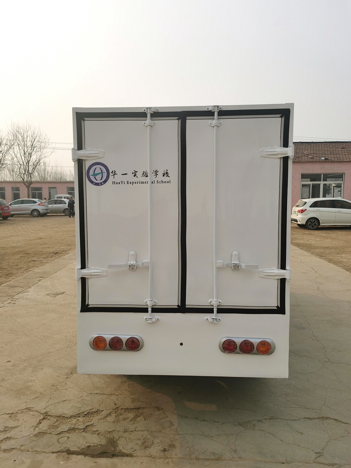 2座電動(dòng)送餐車封閉式CAR-SC02-BZ01-FBd.jpg