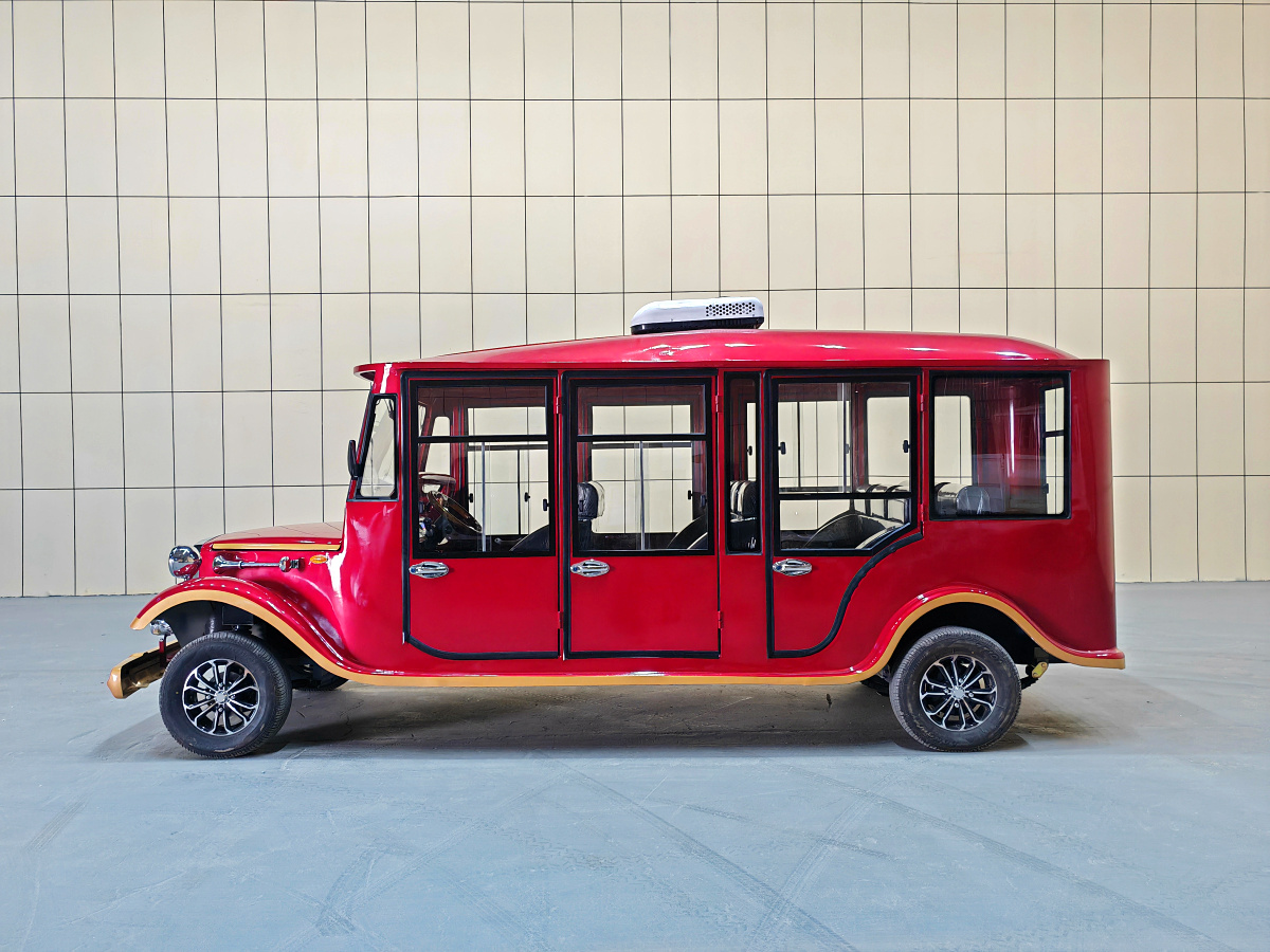 8座封閉老爺車CAR-LY6+2BZ-FBa.jpg